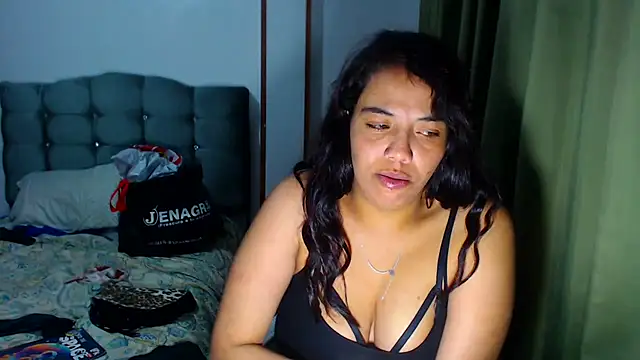 Snapshot of AmaraRoberts420 chatting on January 16, 5:11 am AmaraRoberts420 online show from January 16, 5:11 am