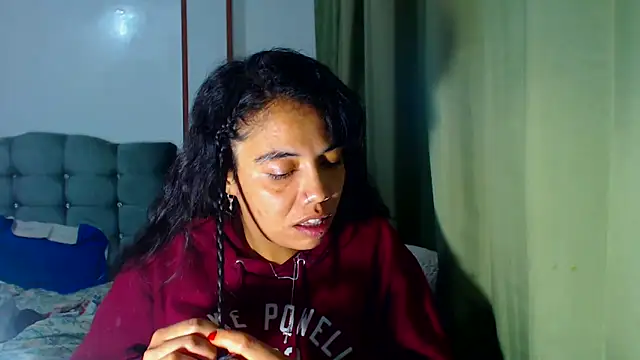 Snapshot of AmaraRoberts420 chatting on February 1, 11:36 pm AmaraRoberts420 online show from February 1, 11:36 pm