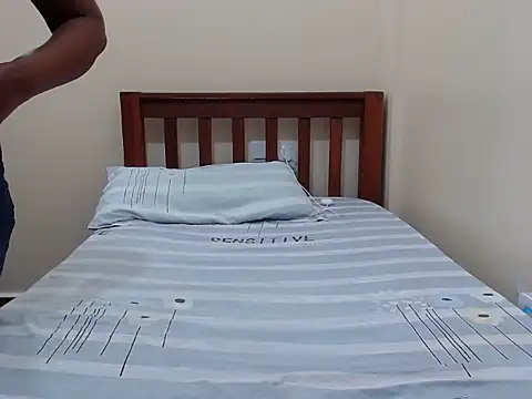 Snapshot of traper_1 chatting on October 20, 4:35 am traper 1 online show from October 20, 4:35 am