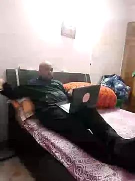 Snapshot of Dick_6inches chatting on December 6, 9:43 am Dick 6inches online show from December 6, 9:43 am