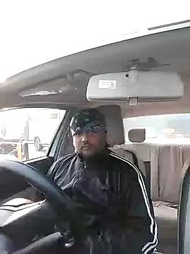 Snapshot of Dick_6inches chatting on January 23, 3:05 am Dick 6inches online show from January 23, 3:05 am