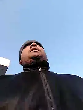 Snapshot of Dick_6inches chatting on February 5, 2:51 am Dick 6inches online show from February 5, 2:51 am