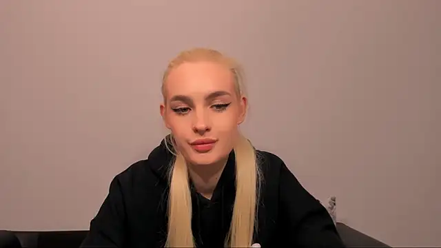 OliviaKisss online show from March 25, 8:15 pm