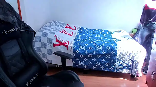 Snapshot of Tommy_Bred chatting on October 11, 6:39 pm Tommy Bred online show from October 11, 6:39 pm