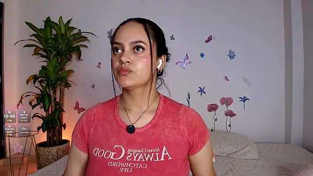 Snapshot of VICTORIABLACK_@xh chatting on February 24, 7:34 pm VICTORIABLACK xh online show from February 24, 7:34 pm