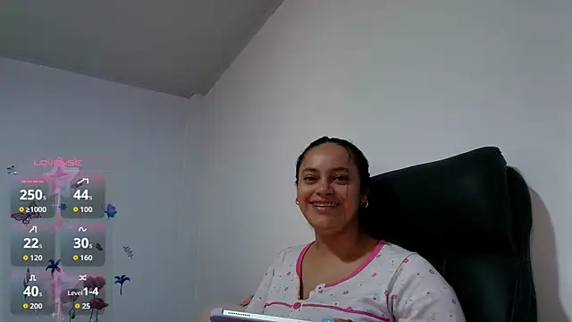 Snapshot of VICTORIABLACK_@xh chatting on April 15, 6:04 pm VICTORIABLACK xh online show from April 15, 6:04 pm