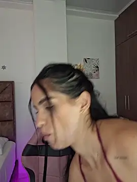 Snapshot of heyshaa chatting on February 28, 8:21 pm heyshaa online show from February 28, 8:21 pm