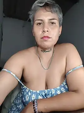 Snapshot of Yessi_rousse chatting on May 16, 12:51 am Yessi rousse online show from May 16, 12:51 am