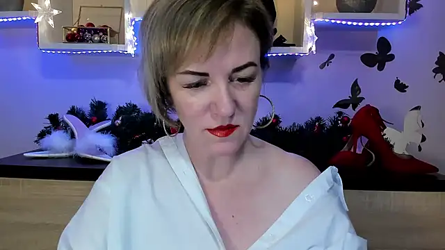 Snapshot of feliziaDesire chatting on December 16, 2:05 pm feliziaDesire online show from December 16, 2:05 pm