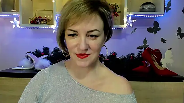 Snapshot of feliziaDesire chatting on December 27, 10:45 am feliziaDesire online show from December 27, 10:45 am