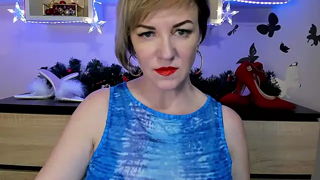 Snapshot of feliziaDesire chatting on January 2, 2:02 pm feliziaDesire online show from January 2, 2:02 pm