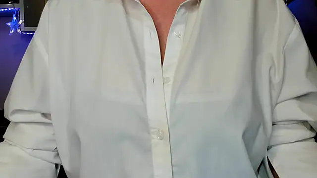 Snapshot of feliziaDesire chatting on February 3, 11:53 am feliziaDesire online show from February 3, 11:53 am