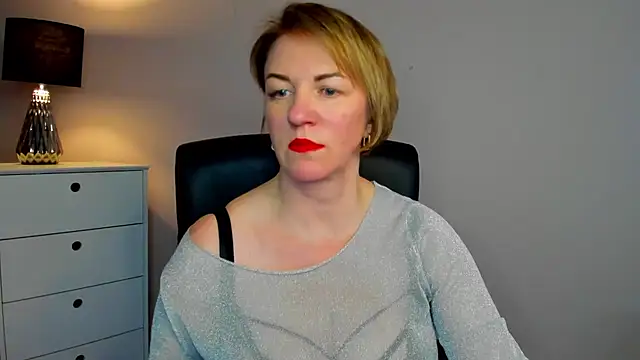 Snapshot of feliziaDesire chatting on February 12, 2:43 pm feliziaDesire online show from February 12, 2:43 pm