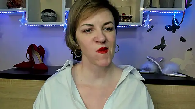 Snapshot of feliziaDesire chatting on February 23, 2:35 pm feliziaDesire online show from February 23, 2:35 pm