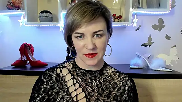Snapshot of feliziaDesire chatting on February 27, 12:02 pm feliziaDesire online show from February 27, 12:02 pm