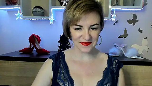 Snapshot of feliziaDesire chatting on March 8, 6:54 am feliziaDesire online show from March 8, 6:54 am