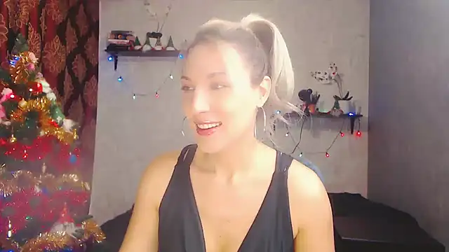 Snapshot of MillaXQueen chatting on December 16, 4:23 am MillaXQueen online show from December 16, 4:23 am