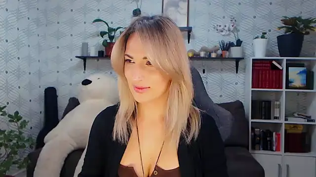 MillaXQueen online show from February 7, 3:16 pm