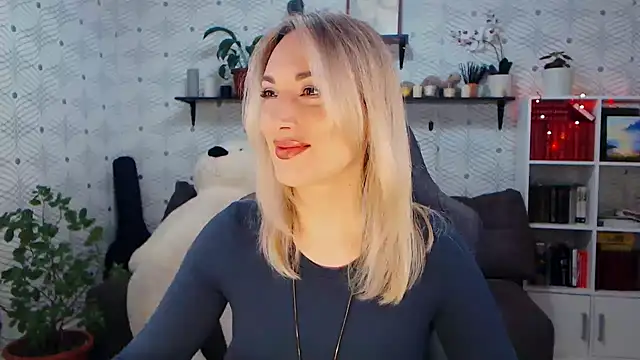 MillaXQueen online show from March 29, 5:40 am