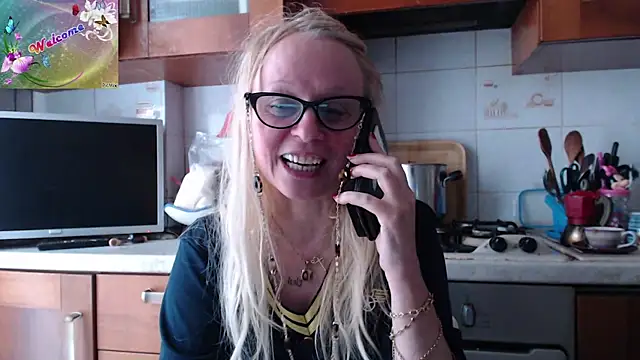 Snapshot of martachatte chatting on September 22, 7:10 am martachatte online show from September 22, 7:10 am