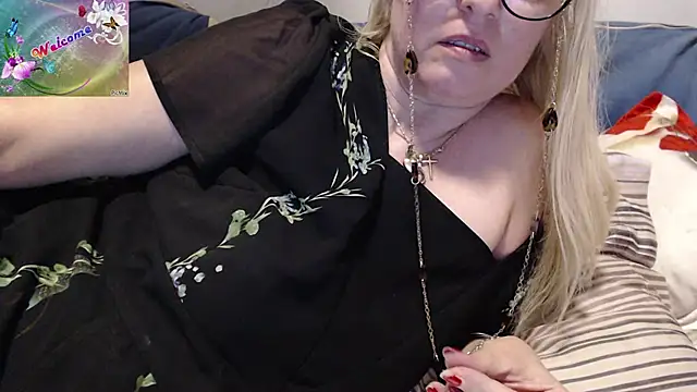 Snapshot of martachatte chatting on September 25, 7:50 pm martachatte online show from September 25, 7:50 pm