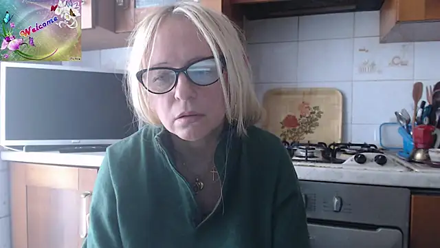 Snapshot of martachatte chatting on September 27, 8:08 am martachatte online show from September 27, 8:08 am