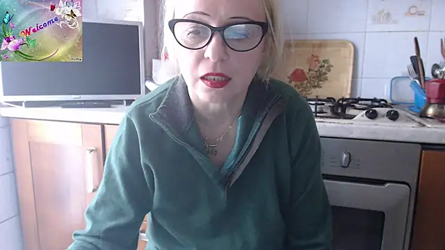 Snapshot of martachatte chatting on September 28, 8:20 am martachatte online show from September 28, 8:20 am