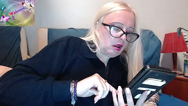 Snapshot of martachatte chatting on October 21, 7:58 pm martachatte online show from October 21, 7:58 pm