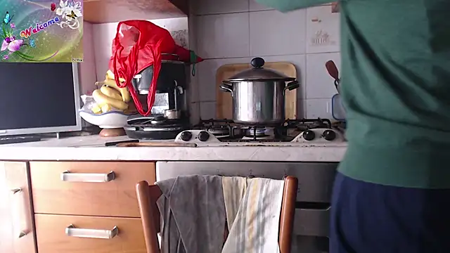 Snapshot of martachatte chatting on October 24, 8:55 am martachatte online show from October 24, 8:55 am