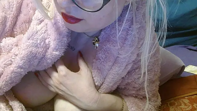 martachatte online show from May 6, 8:36 pm