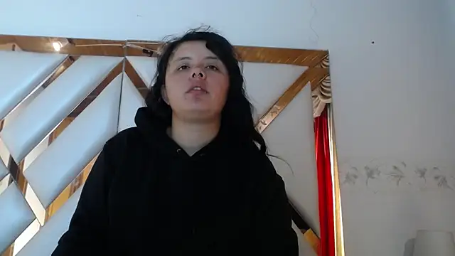 Snapshot of nathaly_low1 chatting on April 10, 12:43 pm nathaly low1 online show from April 10, 12:43 pm
