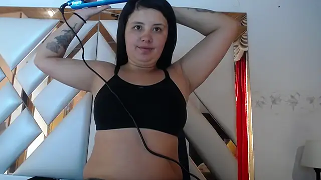Snapshot of nathaly_low1 chatting on April 14, 12:44 pm nathaly low1 online show from April 14, 12:44 pm