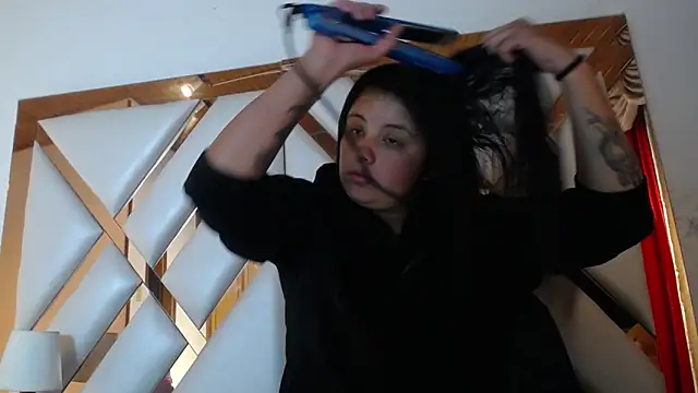 Snapshot of nathaly_low1 chatting on April 21, 12:44 pm nathaly low1 online show from April 21, 12:44 pm
