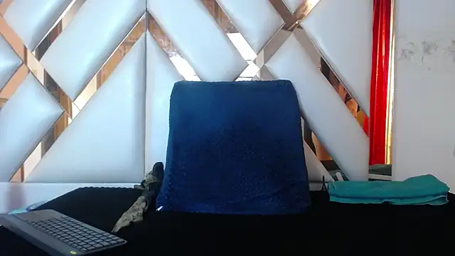 Snapshot of nathaly_low1 chatting on May 14, 1:18 pm nathaly low1 online show from May 14, 1:18 pm