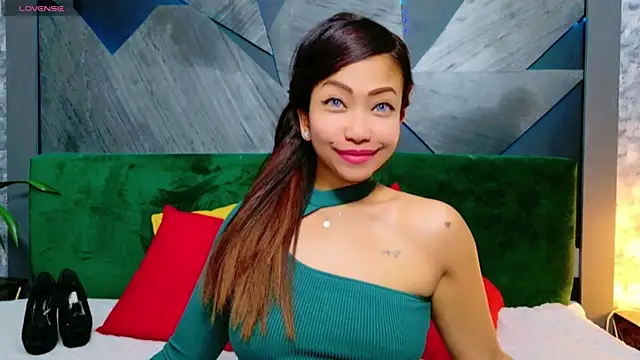 ElyaQuinn online show from December 13, 1:55 pm