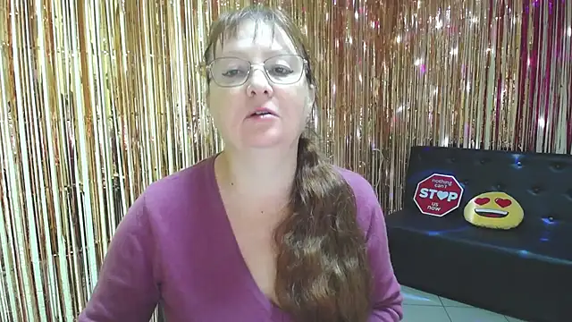 Snapshot of VanessaHotts chatting on October 1, 5:02 am VanessaHotts online show from October 1, 5:02 am