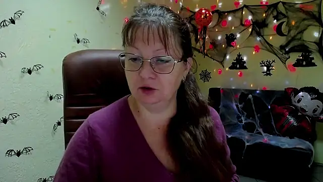 Snapshot of VanessaHotts chatting on October 25, 5:04 am VanessaHotts online show from October 25, 5:04 am