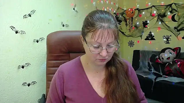 Snapshot of VanessaHotts chatting on October 31, 6:03 am VanessaHotts online show from October 31, 6:03 am