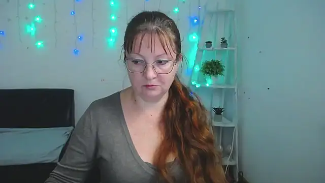 VanessaHotts online show from November 7, 6:02 am