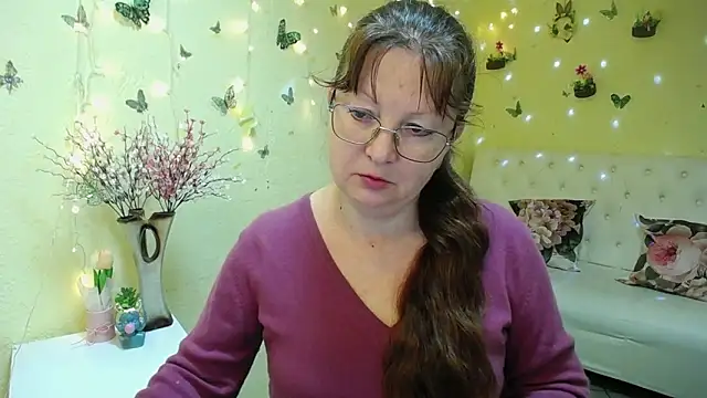 VanessaHotts online show from April 18, 5:11 am