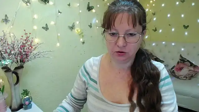 VanessaHotts online show from May 1, 5:01 am