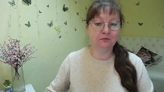 VanessaHotts online show from May 4, 5:03 am