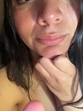 Snapshot of BustiBunny69 chatting on February 27, 9:58 pm BustiBunny69 online show from February 27, 9:58 pm