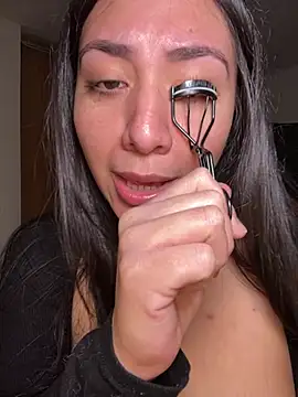 Snapshot of BustiBunny69 chatting on January 14, 3:50 pm BustiBunny69 online show from January 14, 3:50 pm