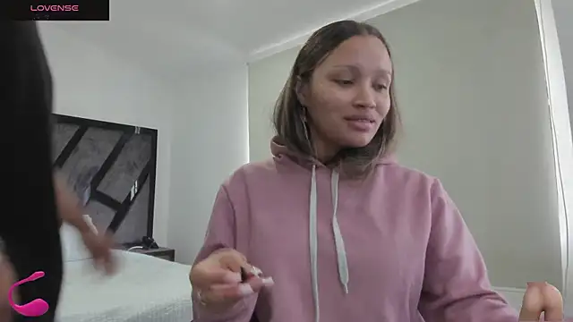 AnnieAndStefan online show from November 6, 2:18 pm