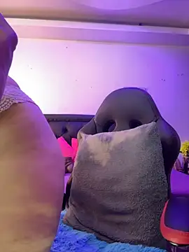 lonely shewolf online show from October 7, 6:16 pm