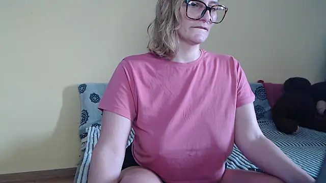 Snapshot of alicesweet21 chatting on January 30, 12:06 pm alicesweet21 online show from January 30, 12:06 pm