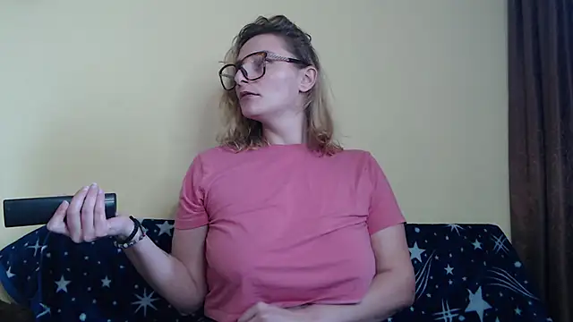 Snapshot of alicesweet21 chatting on February 23, 12:48 pm alicesweet21 online show from February 23, 12:48 pm