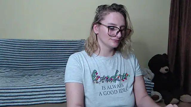 Snapshot of alicesweet21 chatting on February 28, 5:04 pm alicesweet21 online show from February 28, 5:04 pm