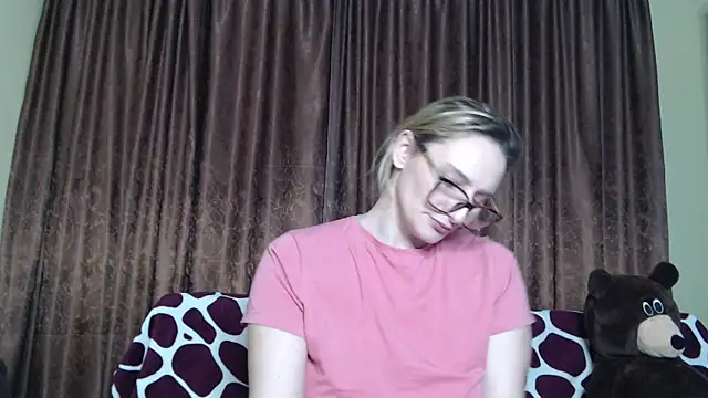 Snapshot of alicesweet21 chatting on March 4, 3:55 am alicesweet21 online show from March 4, 3:55 am